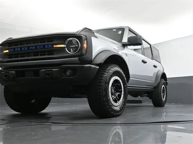 2023 Ford Bronco Black Diamond photo 20