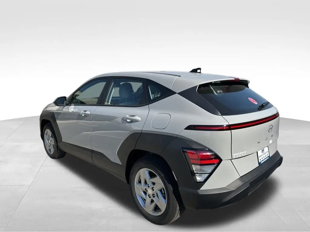 2026 Hyundai Kona SE photo 8