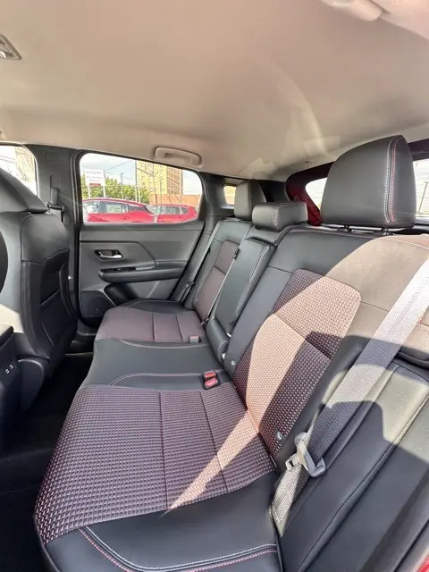 2026 Nissan Kicks SR photo 27