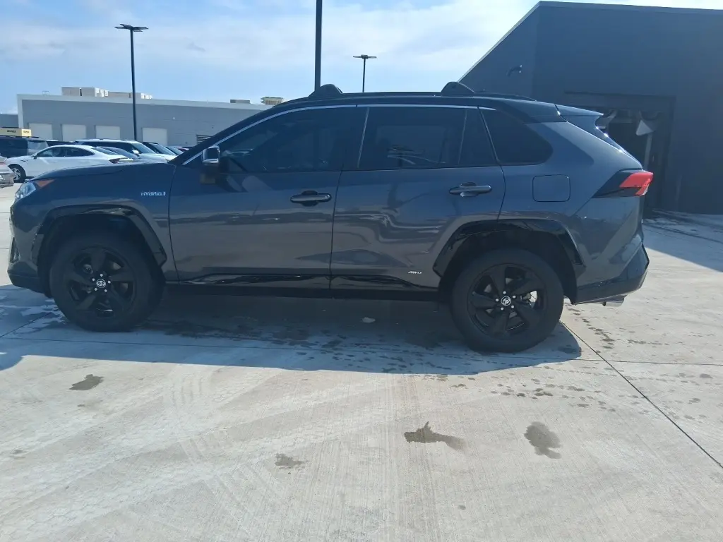 2021 Toyota RAV4 Hybrid XSE photo 5