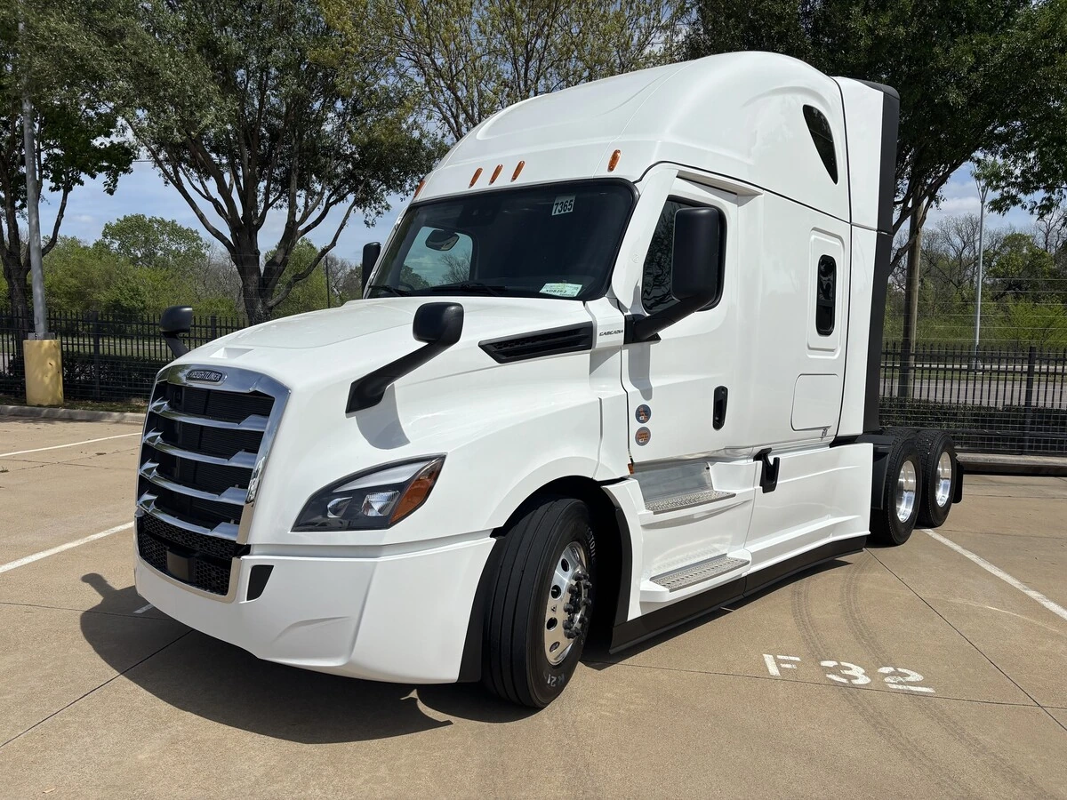 2027 Freightliner Cascadia - image 1