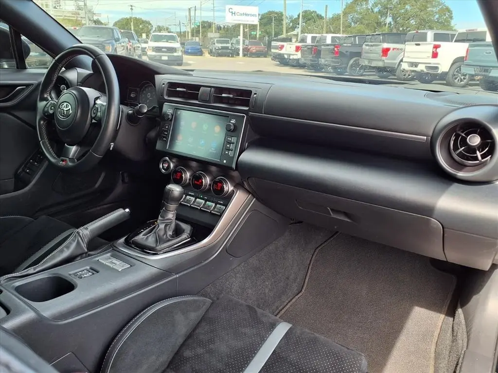 2022 Toyota GR86 Premium photo 11