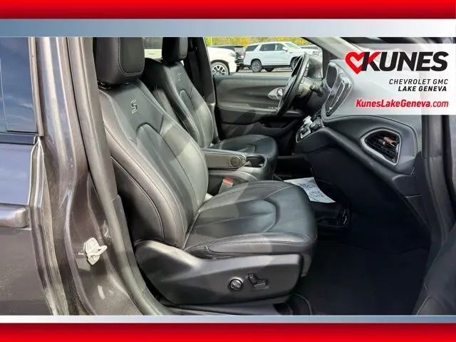 2021 Chrysler Pacifica Hybrid Touring L photo 16