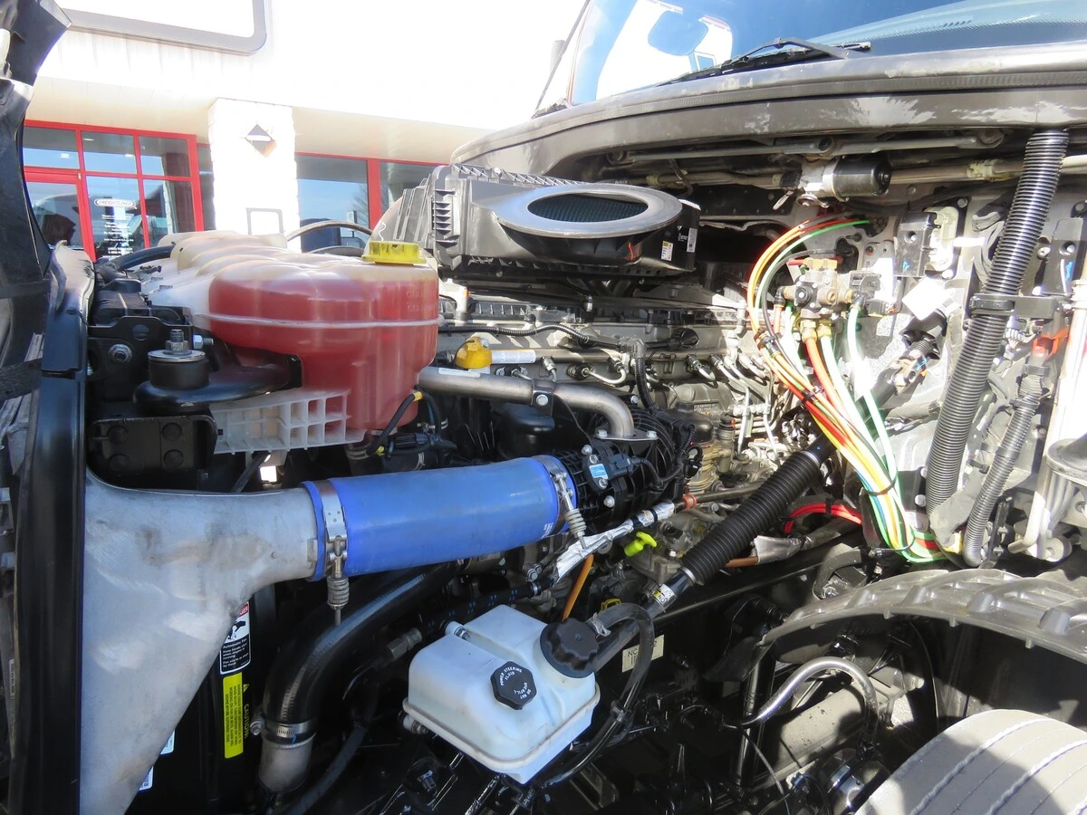 2022 Freightliner Cascadia - image 12