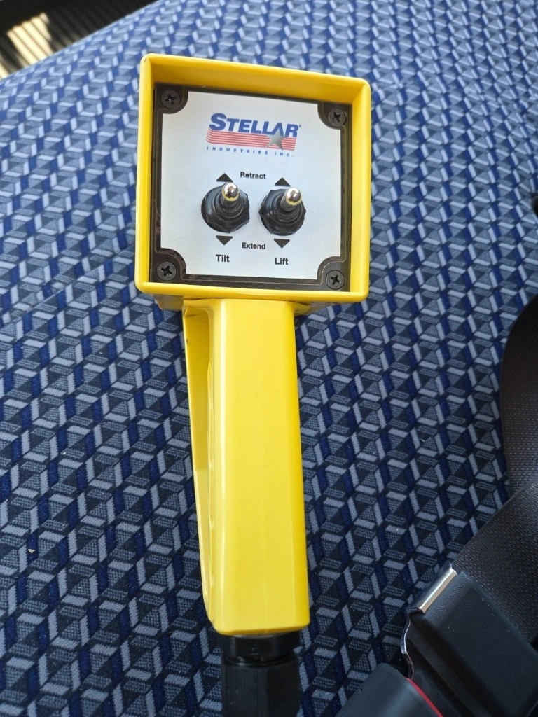 2024 Isuzu NPR - image 15