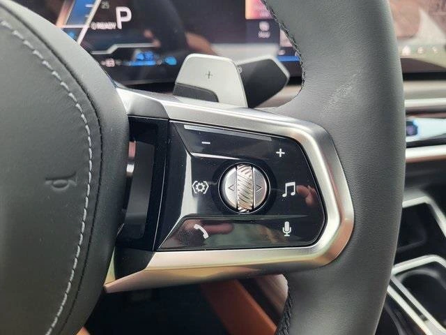 2026 BMW 7 Series 750e - Photo 23