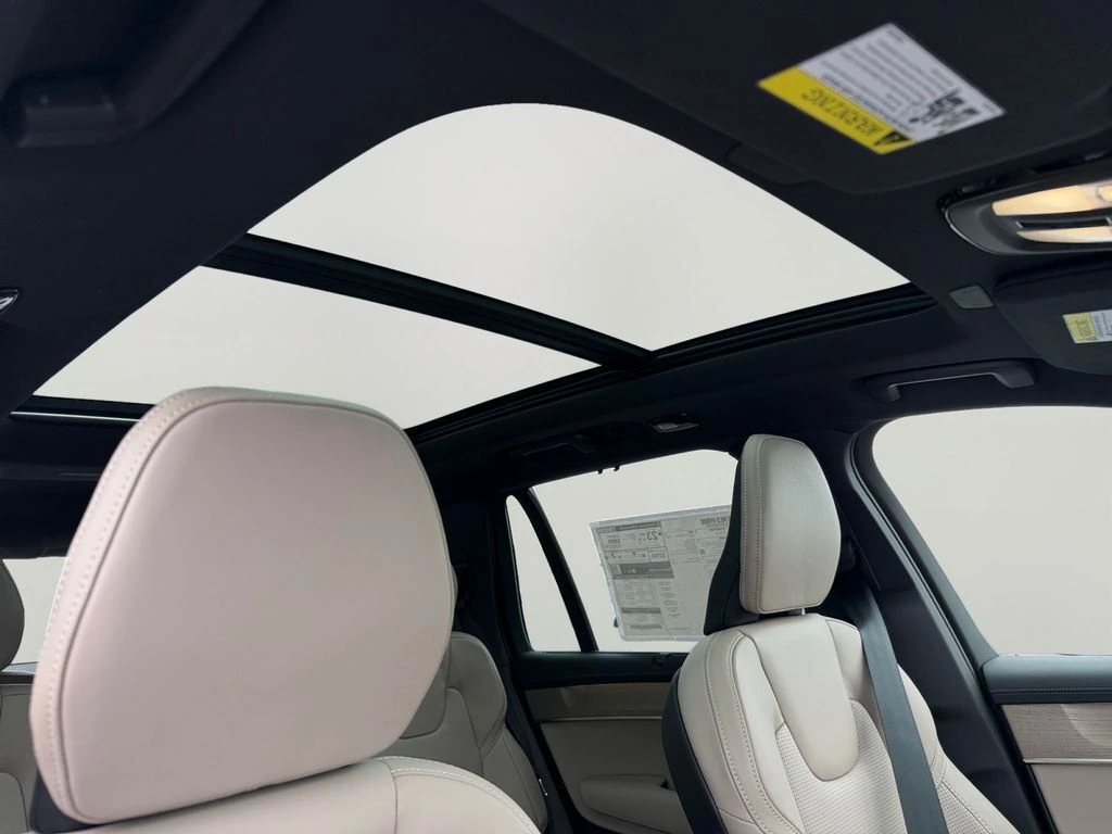 2026 Volvo - image 5