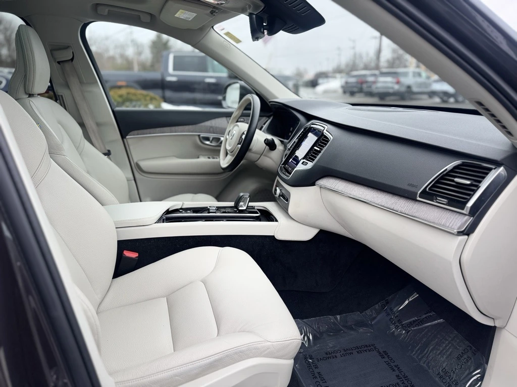2024 Volvo - image 11