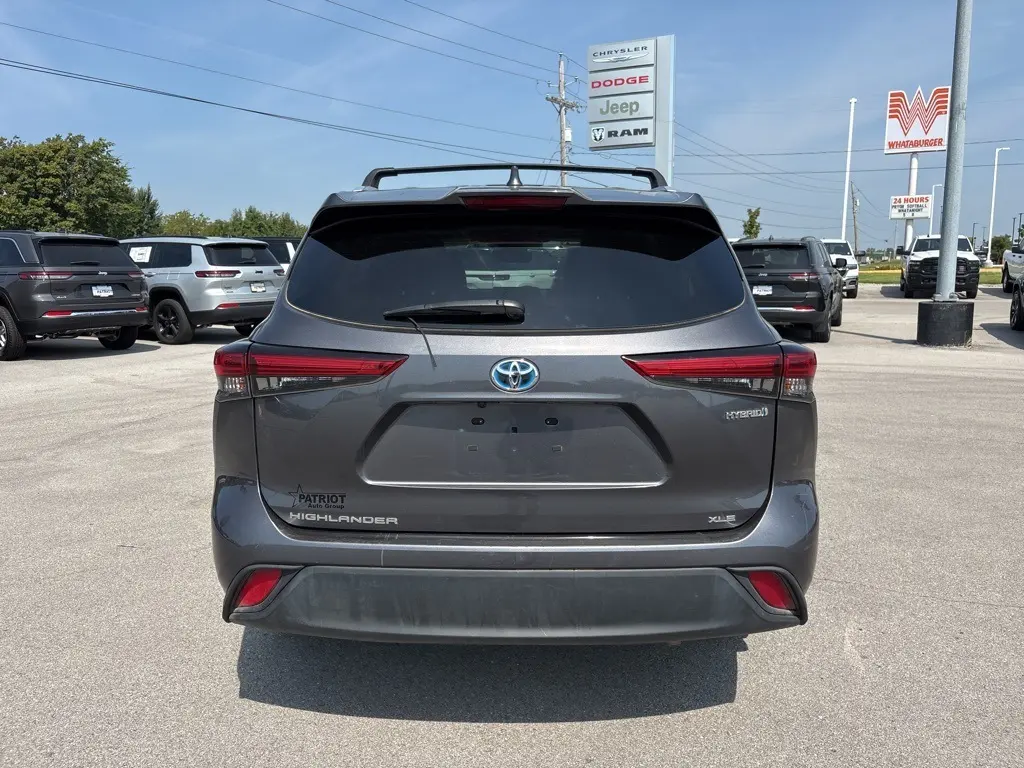 2022 Toyota Highlander Hybrid XLE photo 4
