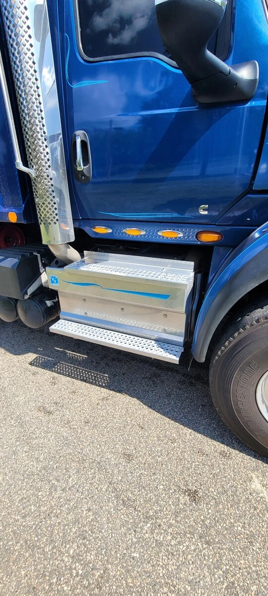 2023 International HX - image 10