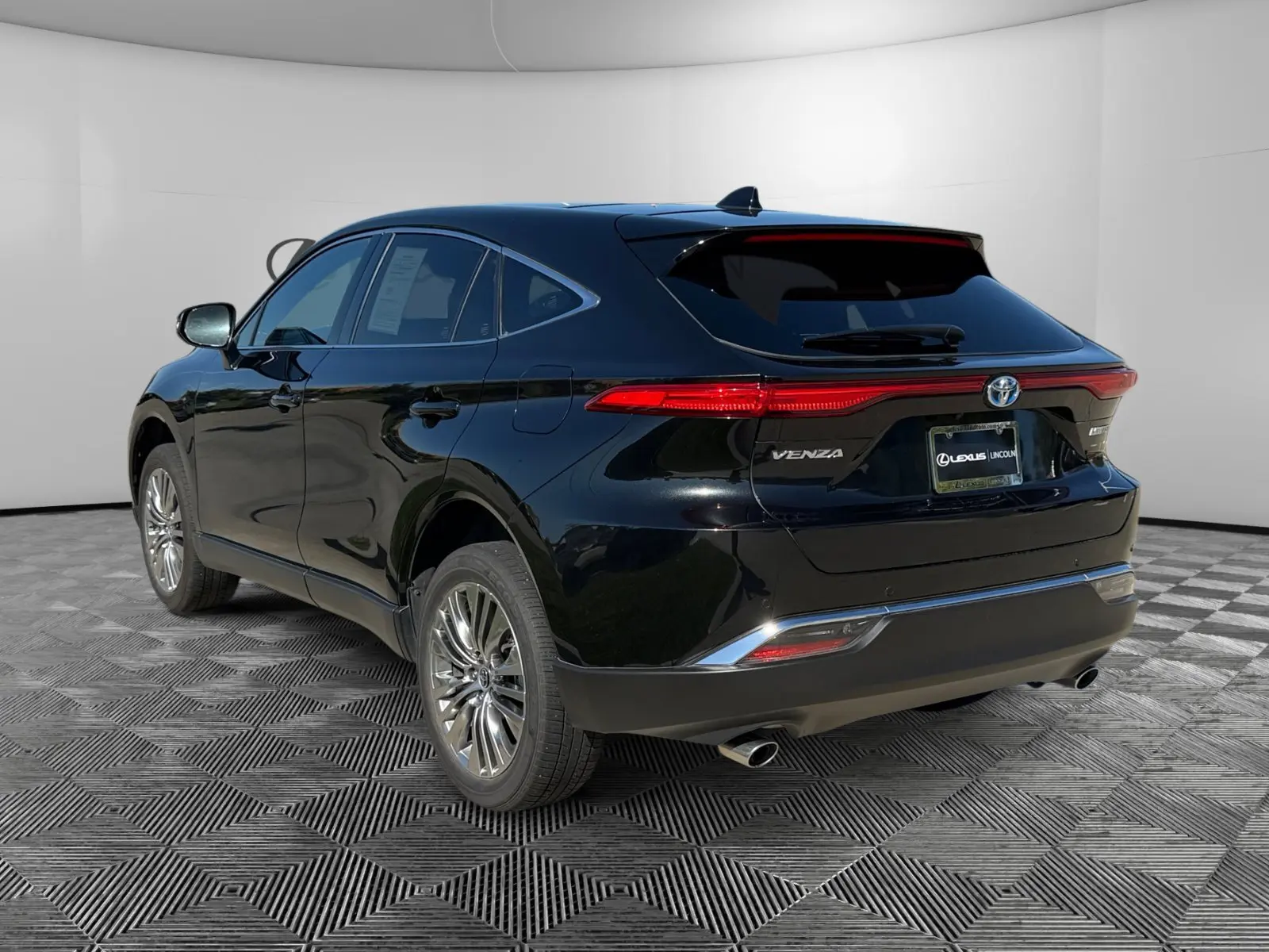 2024 Toyota Venza Limited photo 3