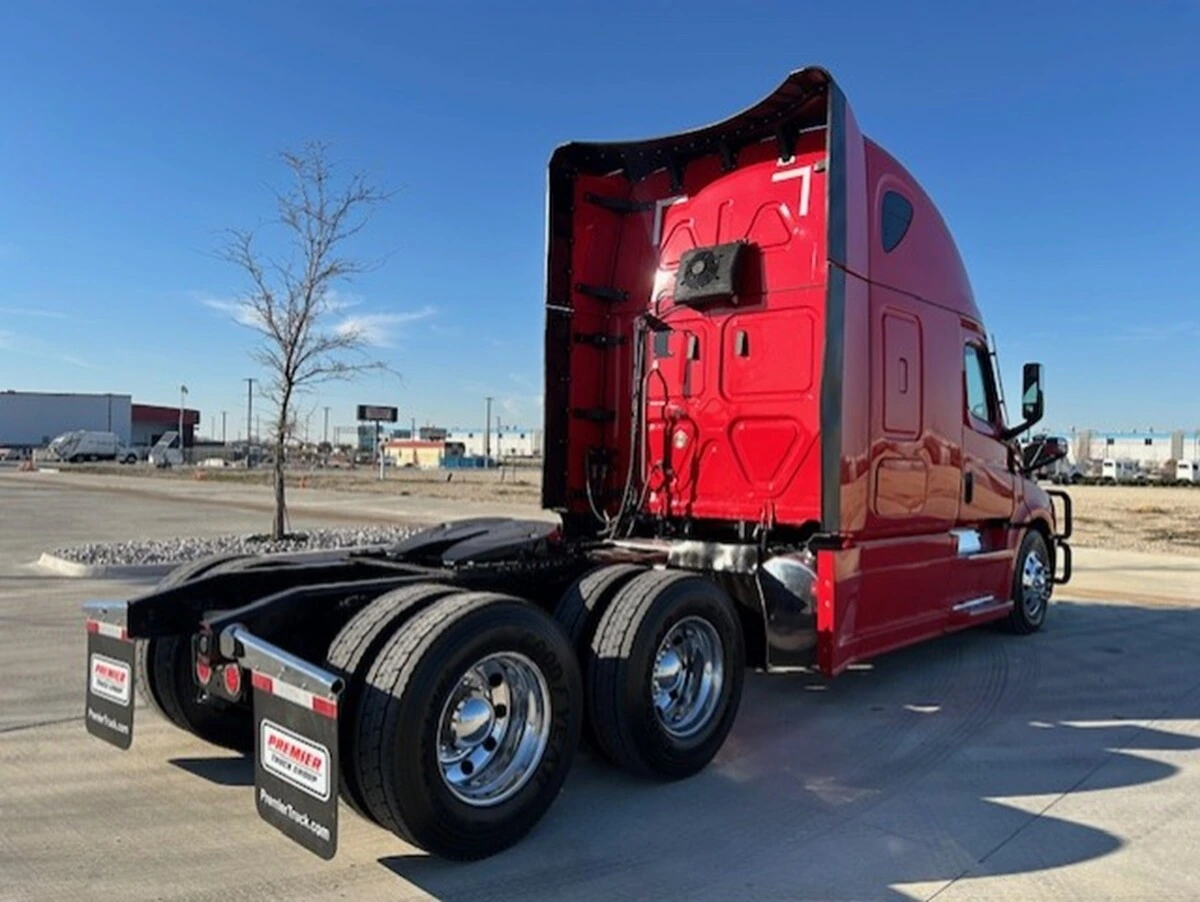2025 Freightliner Cascadia - image 8