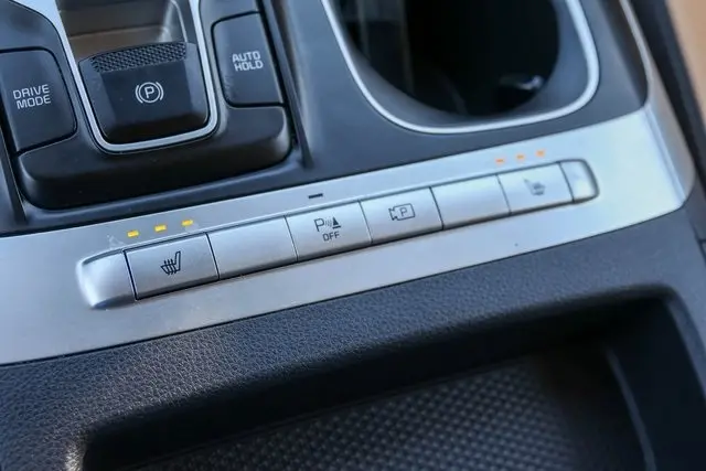 2024 Kia Carnival LX photo 18