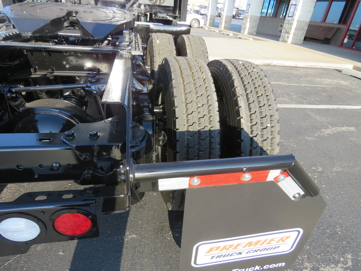 2023 Kenworth T680 — photo 6