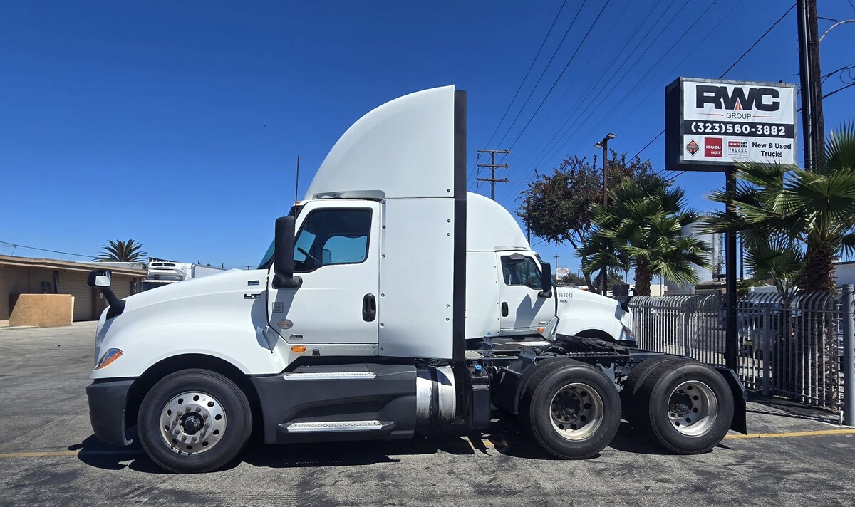 2021 International LT in CA — photo 5