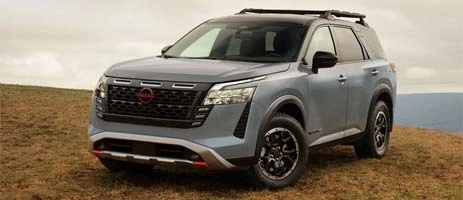 18black-painted beadlock-style aluminum-alloy wheel