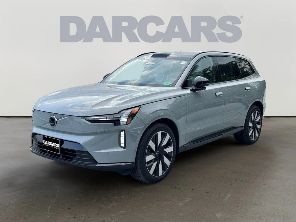 2025 Volvo - image 2