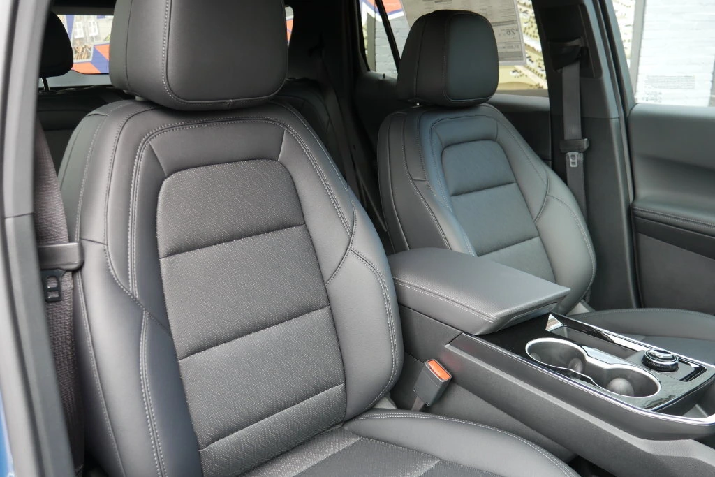 2027 Chevrolet Equinox LT - Photo 11