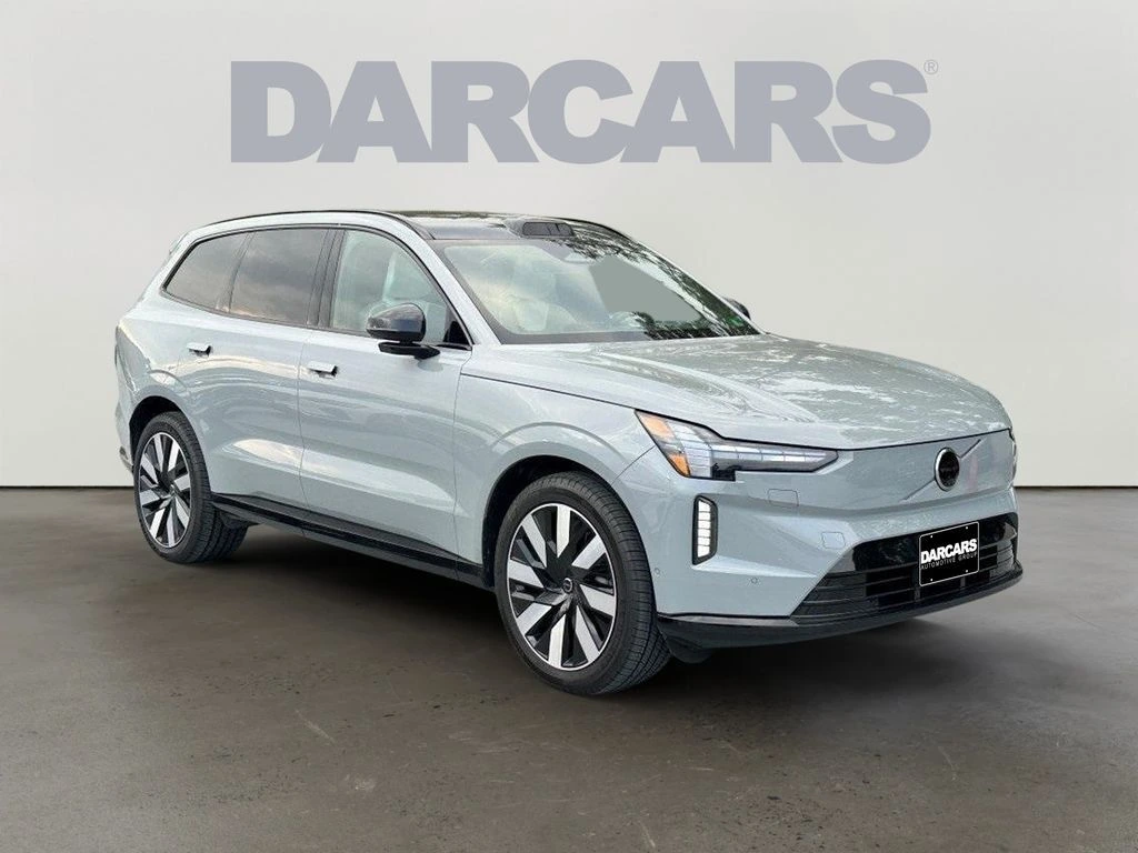 2025 Volvo - image 1