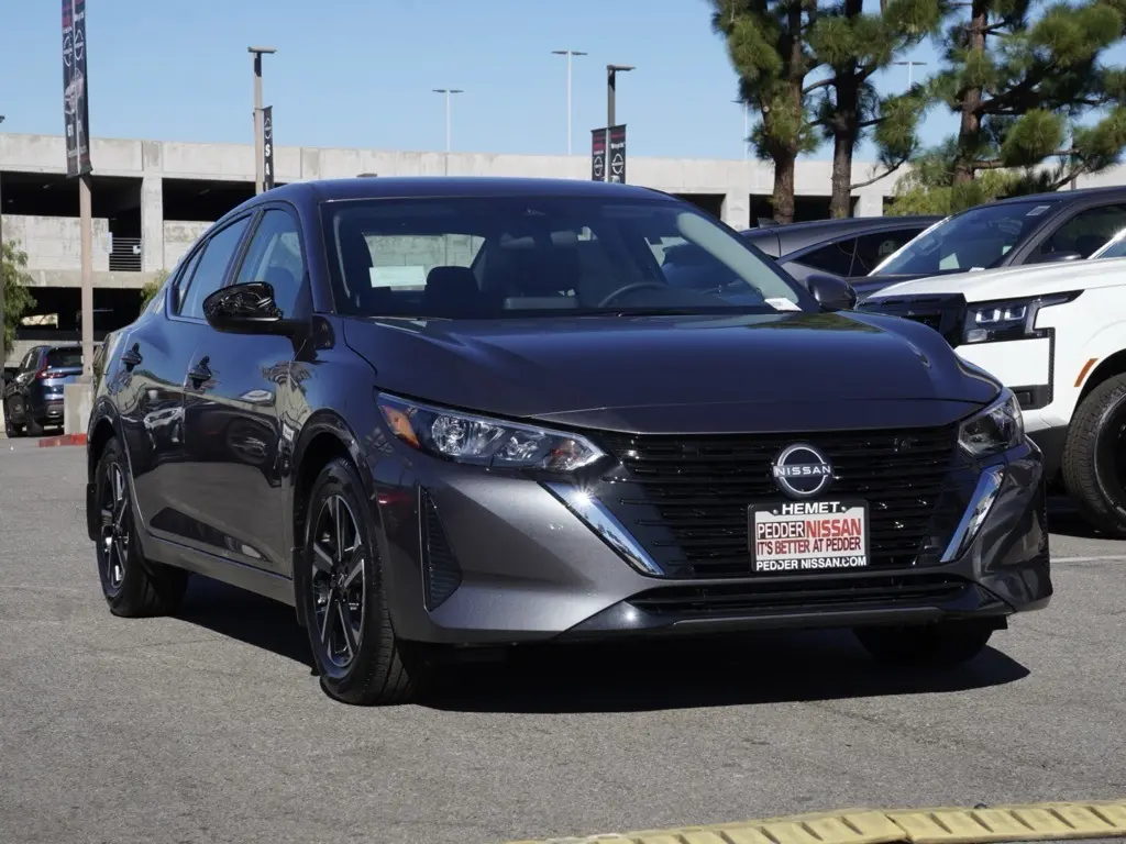 2025 Nissan Sentra SV's photo