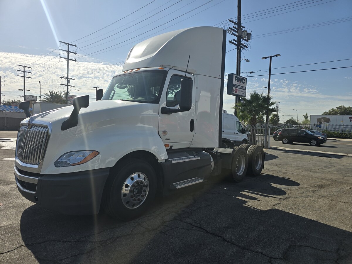 2021 International LT in CA — photo 3