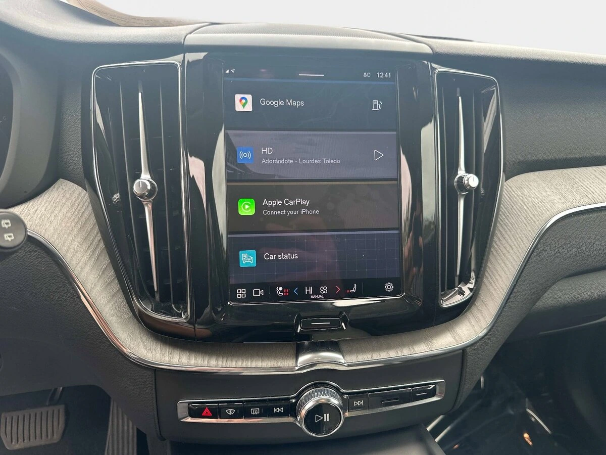 2025 Volvo - image 21