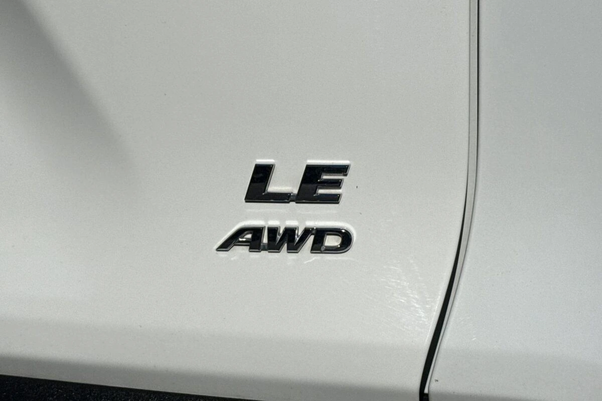 2025 Toyota RAV4 LE - Photo 26