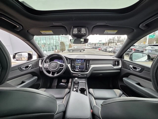 2022 Volvo - image 17