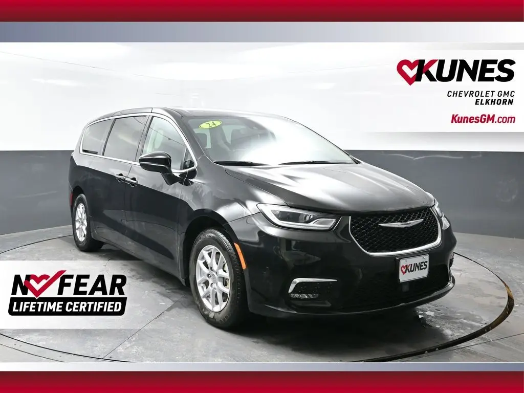 2024 Chrysler Pacifica Touring L's photo