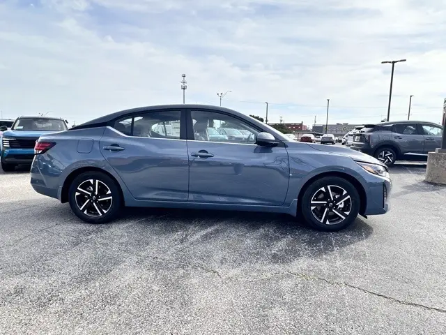 2025 Nissan Sentra SV photo 4
