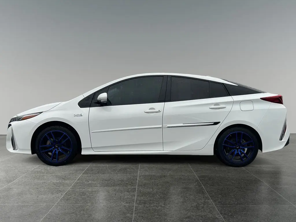 2018 Toyota Prius Prime Advanced photo 3