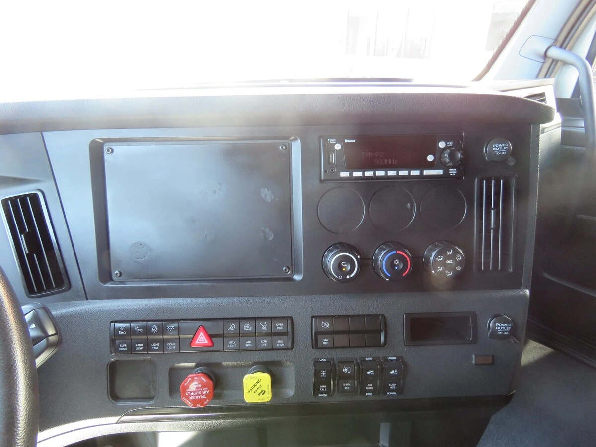 2023 Freightliner Cascadia - image 20