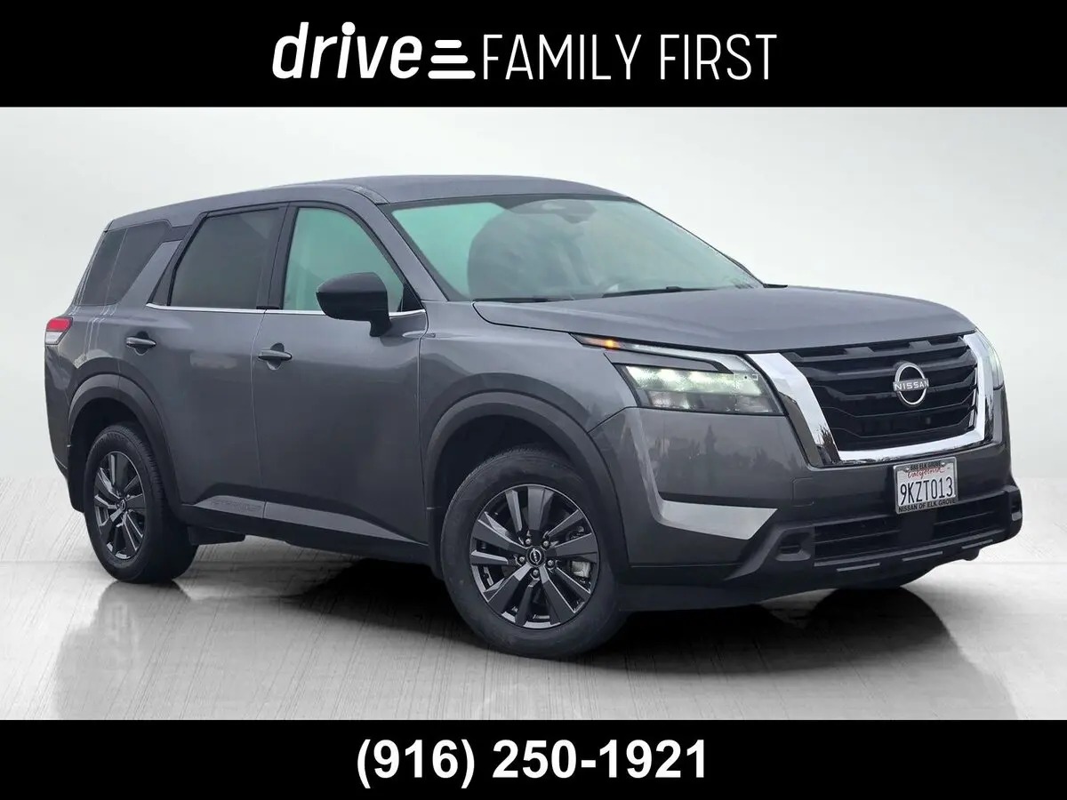 2024 Nissan Pathfinder S's photo