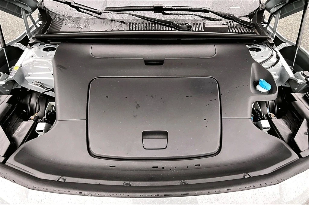 2026 Volvo - image 11