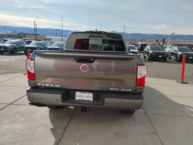 2022 Nissan Titan SV photo 4