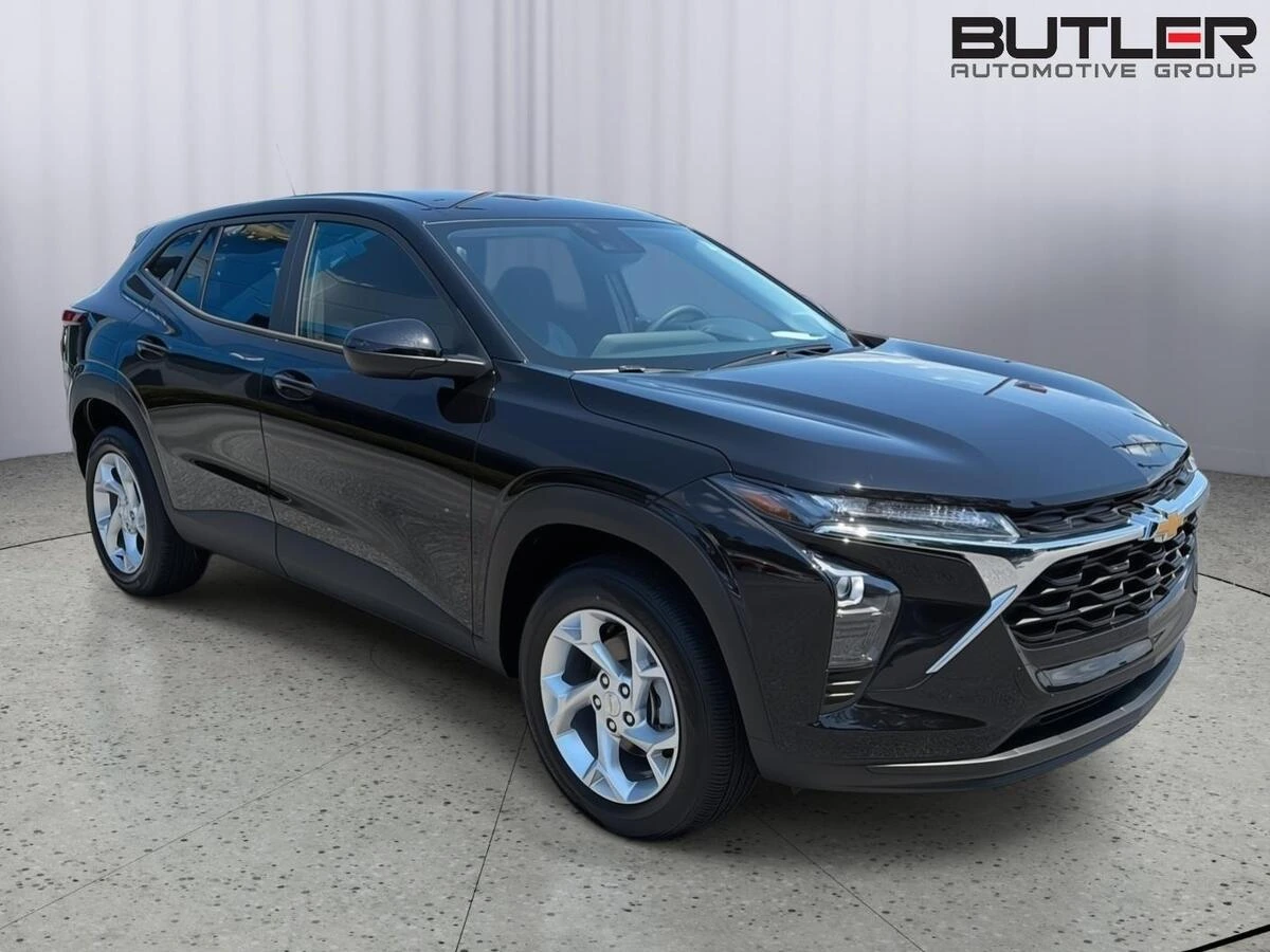 2026 Chevrolet Trax LS - Photo 8