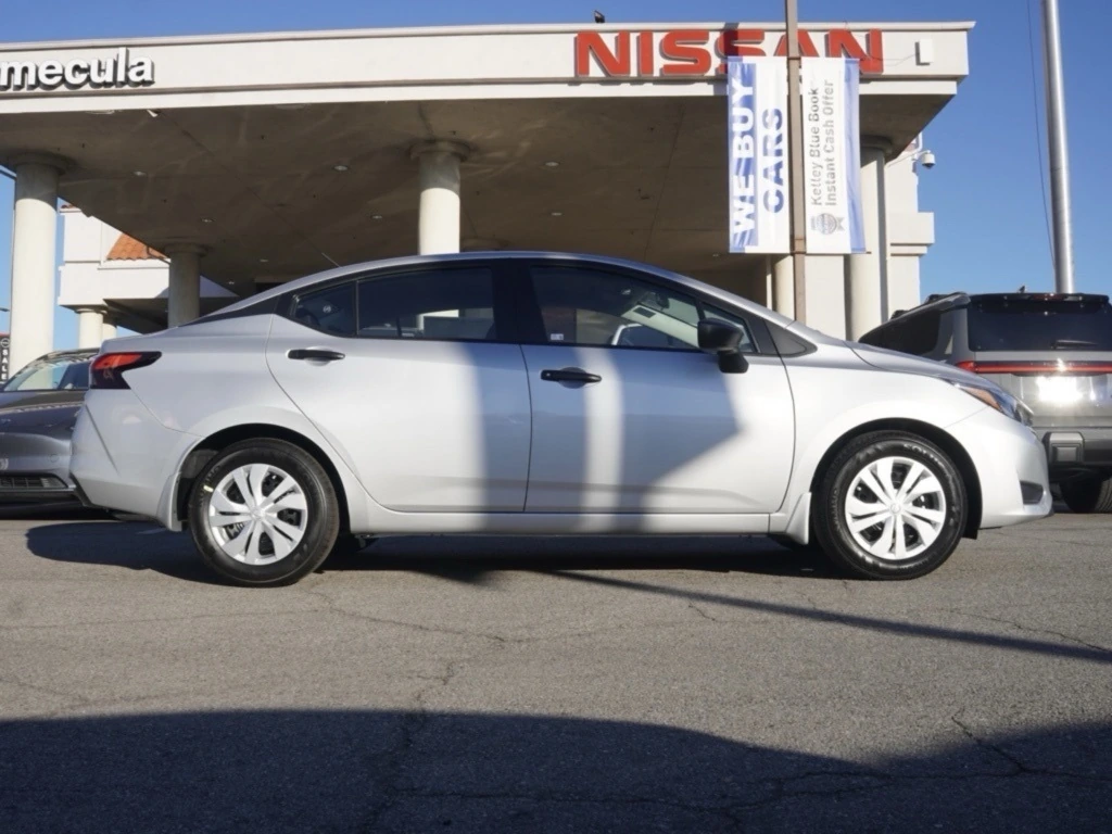 2025 Nissan Versa S's photo