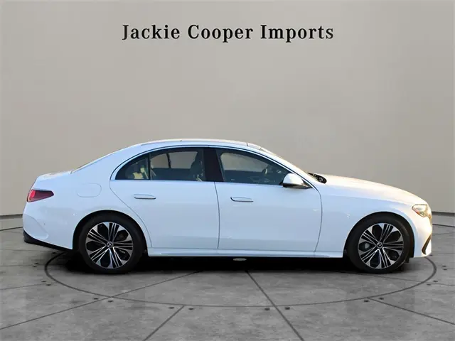 2025 Mercedes Benz E 350 photo 4