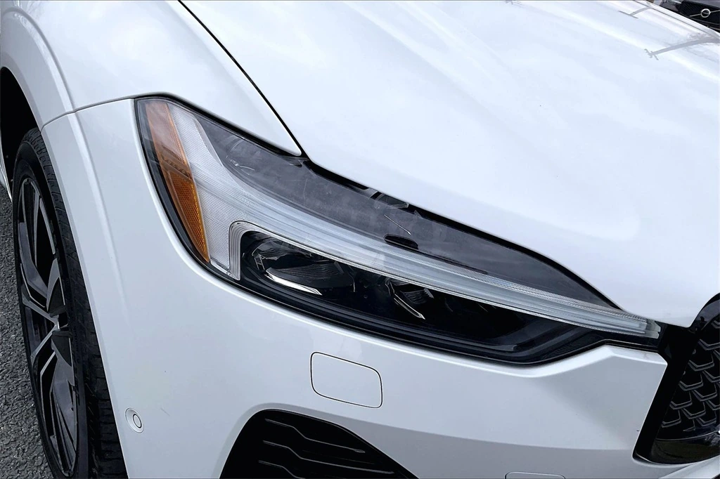 2023 Volvo - image 31