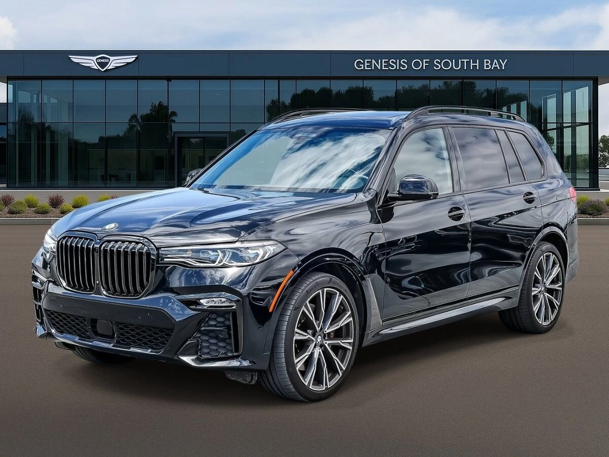 2021 BMW X7 M50i's photo