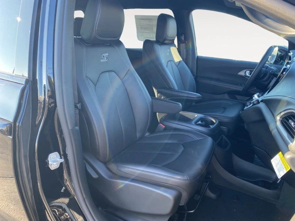 2026 Chrysler Pacifica Select - Photo 24