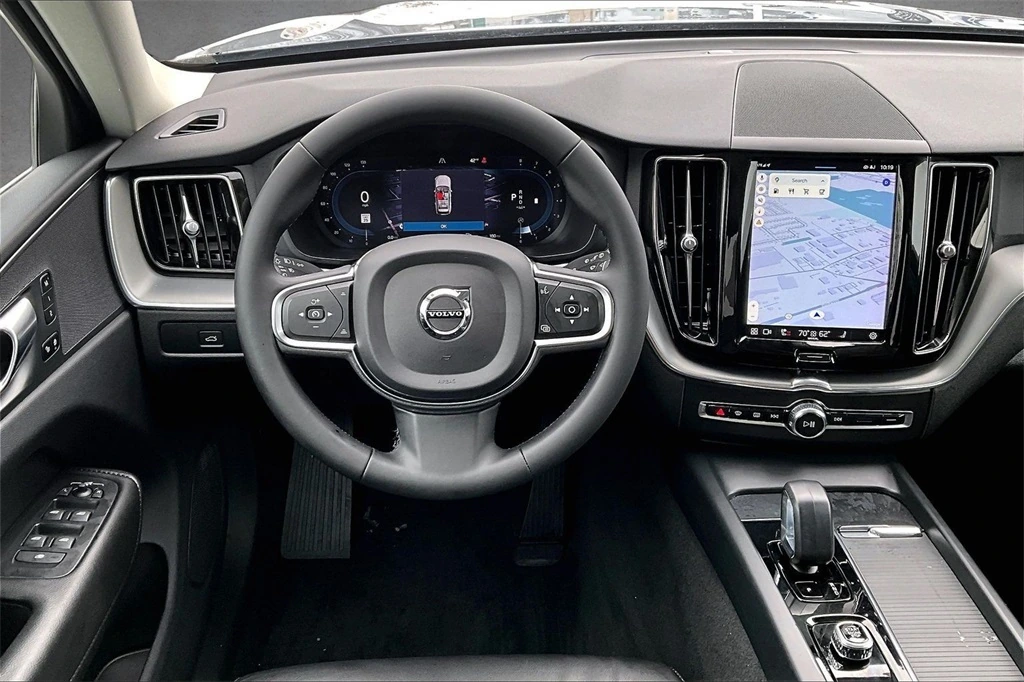 2023 Volvo - image 8