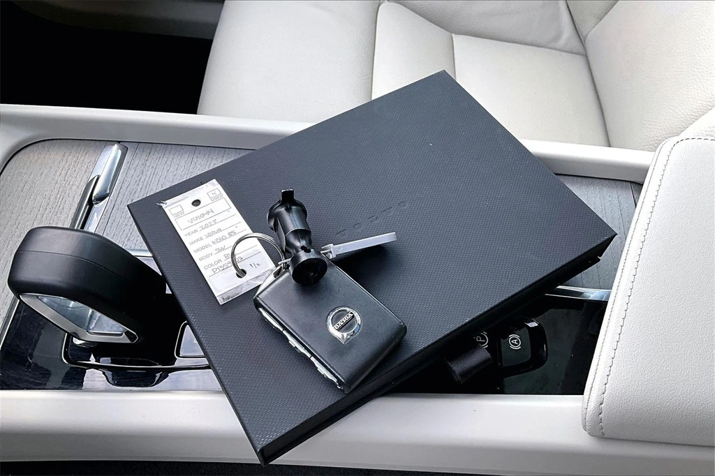 2023 Volvo - image 34