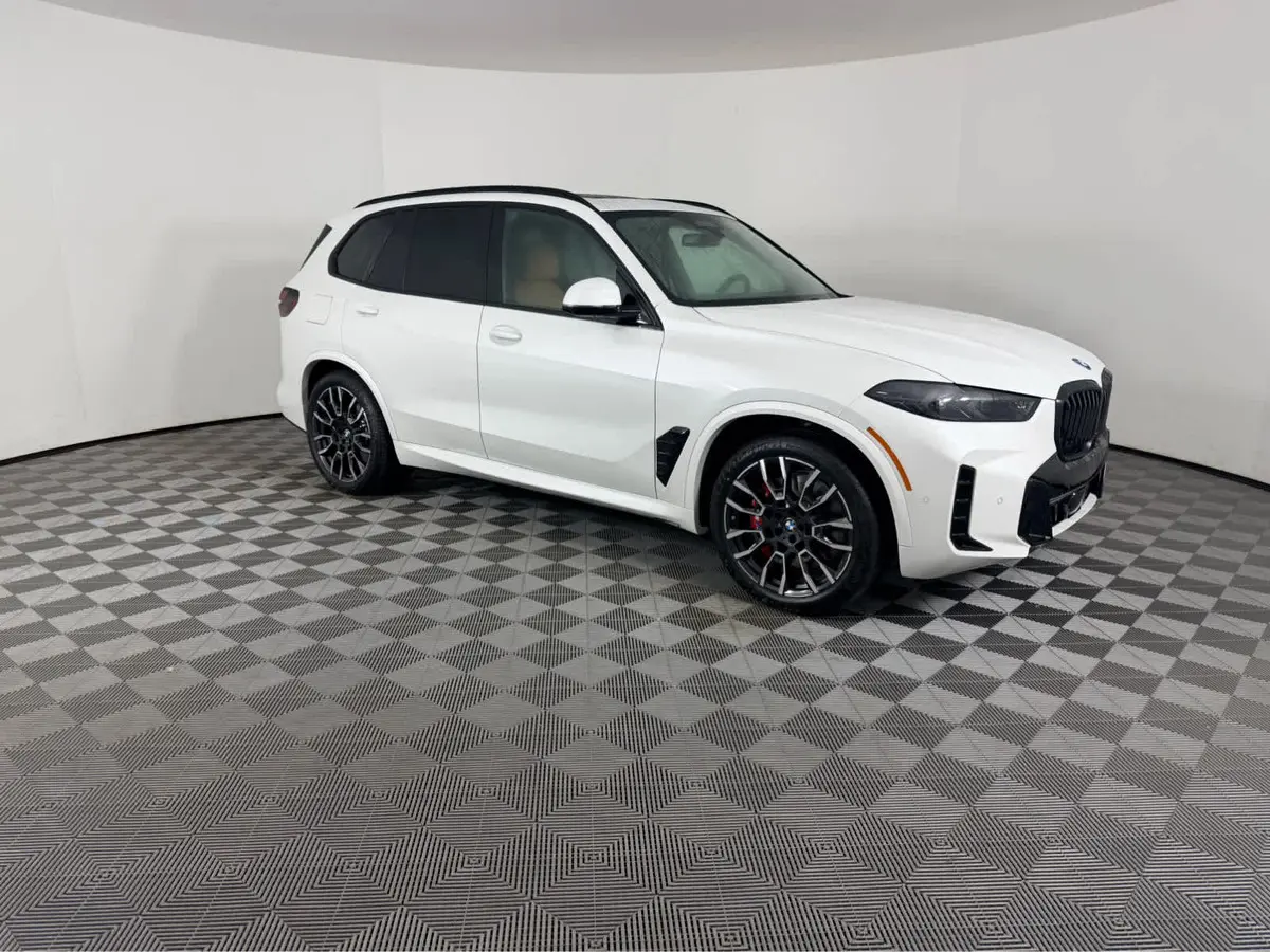 2026 BMW X5 50e's photo