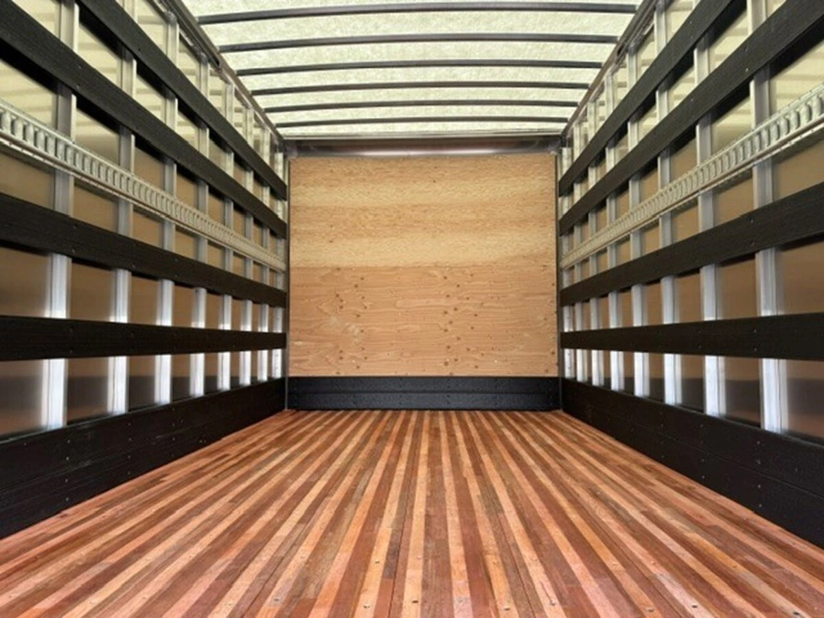 2026 Isuzu NPR — photo 8