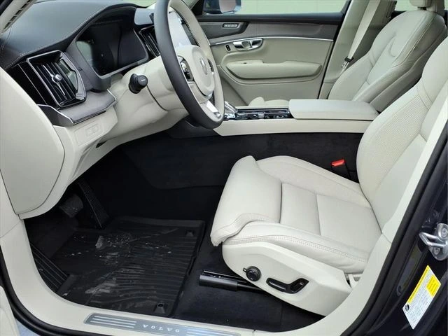 2026 Volvo - image 12