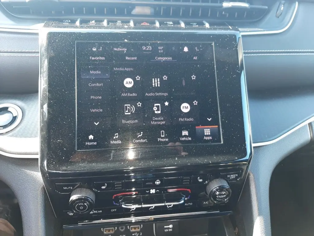 2024 Jeep Grand Cherokee Altitude photo 15