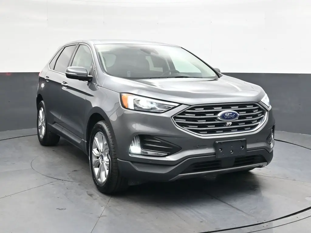 2022 Ford Edge Titanium's photo