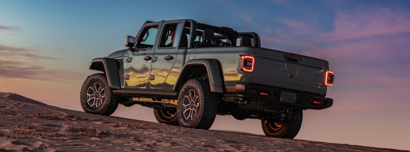 2025 Jeep Gladiator Exterior Driver Side Rear Profile