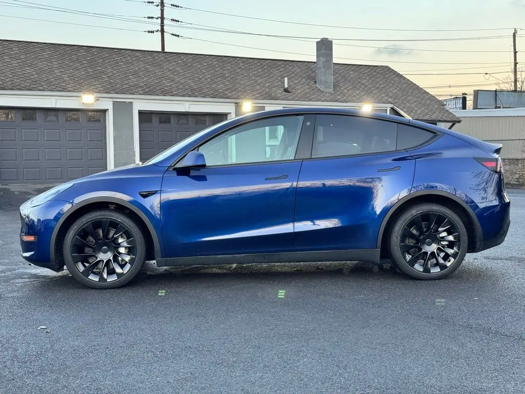 2023 Tesla Model Y Long Range photo 4